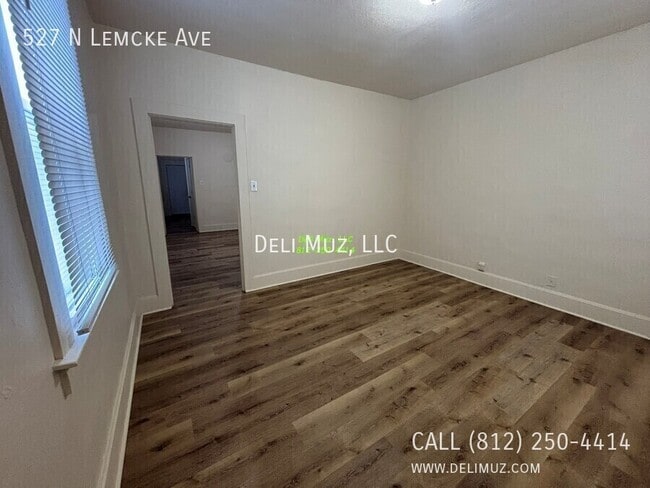 Building Photo - 527 N Lemcke Ave