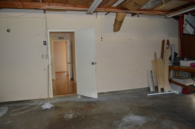 Building Photo - 3 BR, 2 BA, Two Car Garage Home For Rent