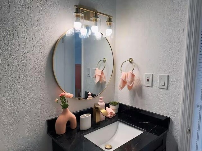 Building Photo - 1720 NE 146th St