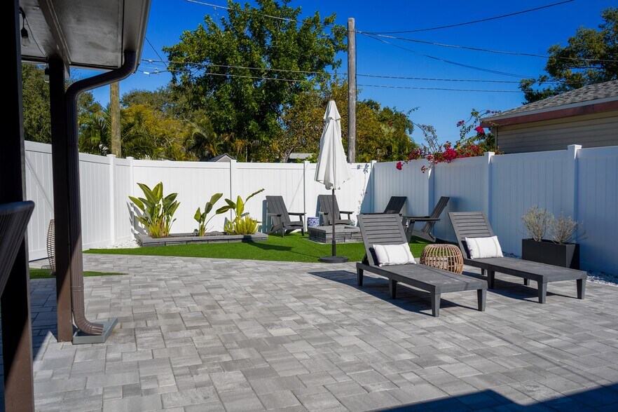 Building Photo - 3835 4th Ave N