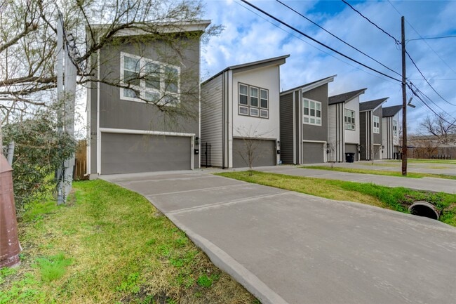 Building Photo - 4220 McKinley St