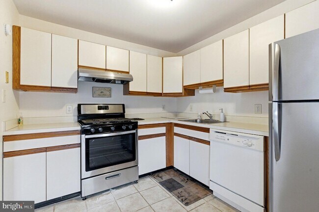 Building Photo - 3403 Waltham Ct