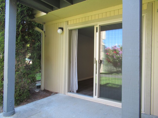 Building Photo - Ground Level, end unit one bedroom, one ba...