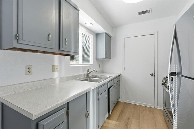 Building Photo - 7717 Elderberry Dr