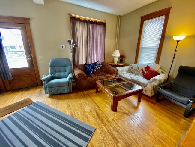 Building Photo - SPACIOUS 4BD House near U of M & Dinky Tow...