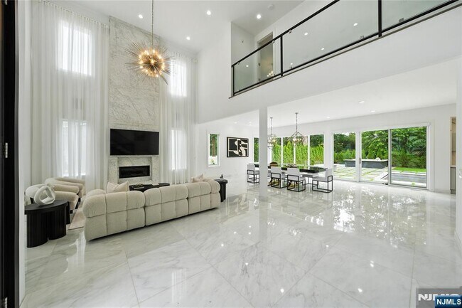 Building Photo - 44 Floral Terrace