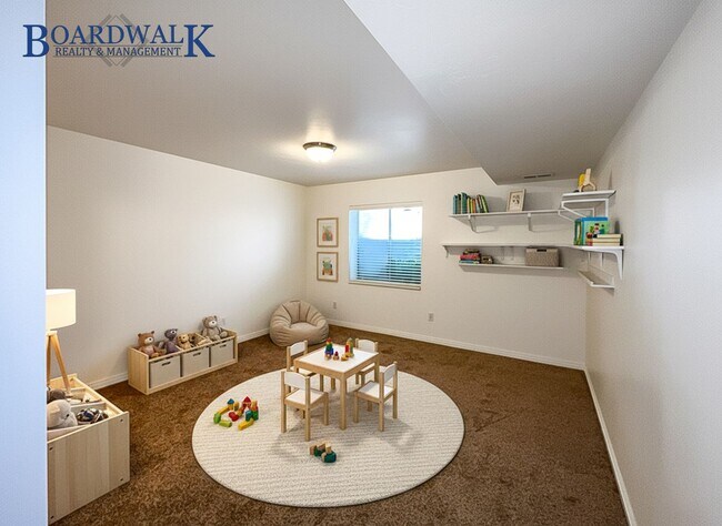 Building Photo - Beautiful Home with Mountain Views & Prime Location in Sandy