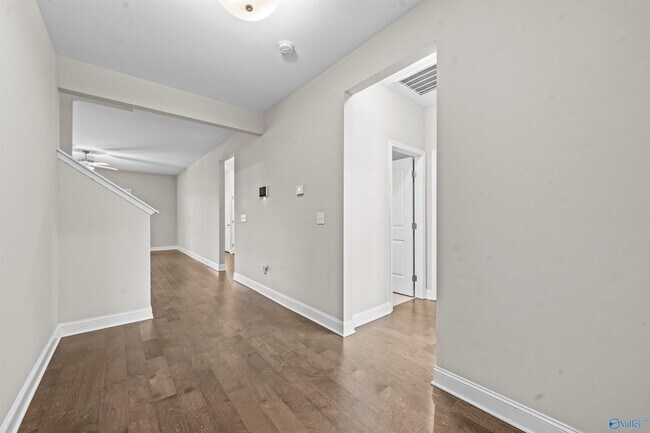 Building Photo - 104 Erskin Parcus Dr