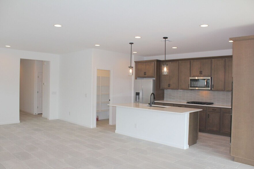 Building Photo - 12549 W Luxton Ln