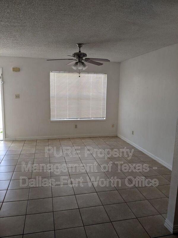 Building Photo - 901 S Mesquite St
