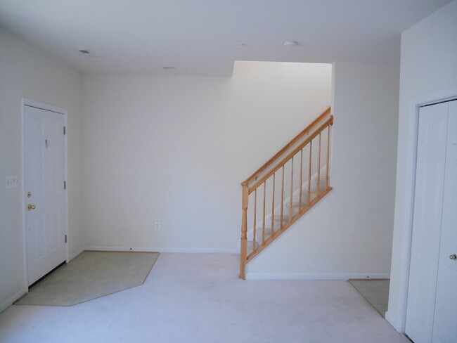 Building Photo - 2 Bedroom Townhome Located In Baltimore Ci...