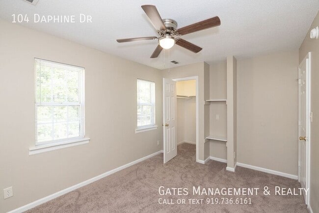 Building Photo - 104 Daphine Dr