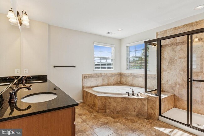 Building Photo - 15205 Orchard Farm Pl