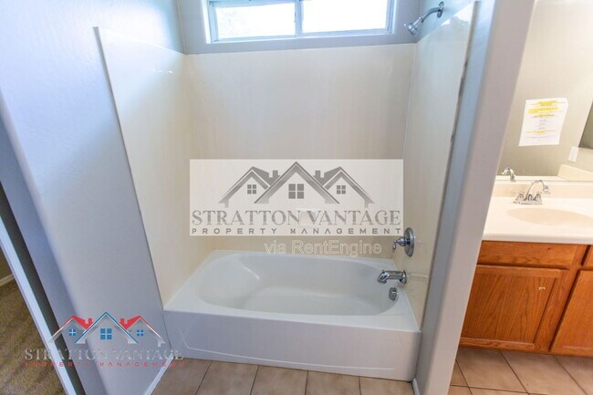 Building Photo - 10013 E Impala Ave