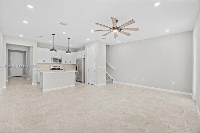 Building Photo - 2880 SE Federal Hwy