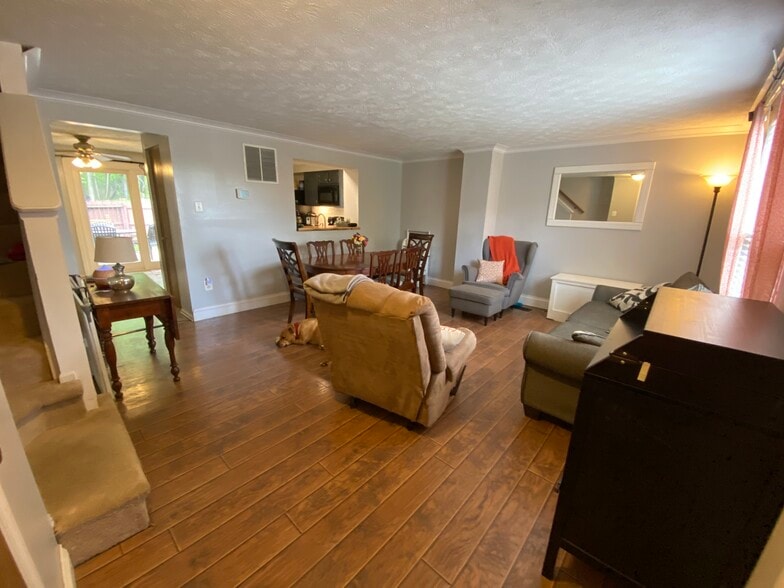 Living room - 9006 Old Scaggsville Rd