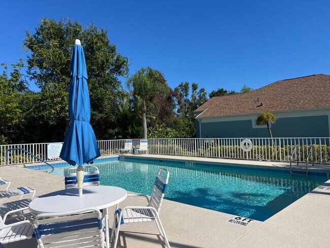 Building Photo - Welcome to your new home in beautiful Venice, Fl!  2 Bedroom 2 Bath w/ Den