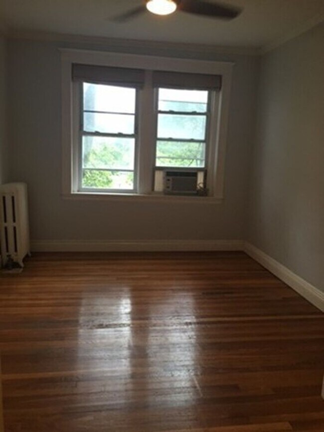 Building Photo - SEPTEMBER 1 - Brookline 3 BR 2 BA