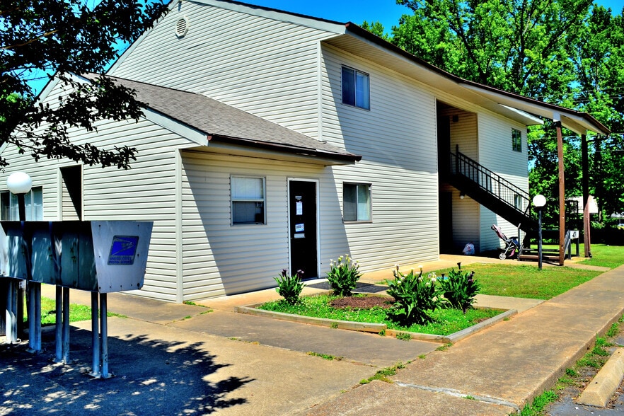Building Photo - Cumberland Square Apartments