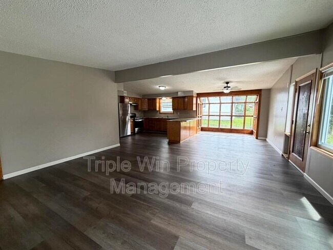 Building Photo - 810 St Anthony Ln