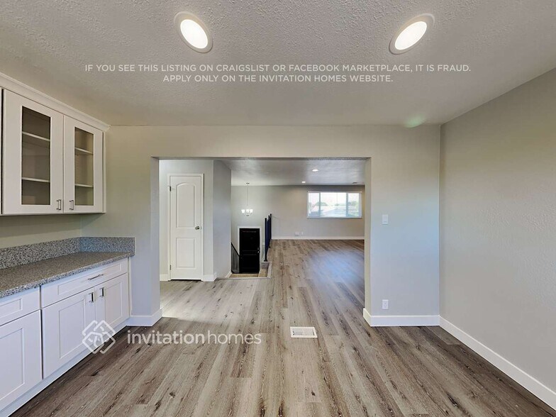 Building Photo - 10437 Reymouth Ave