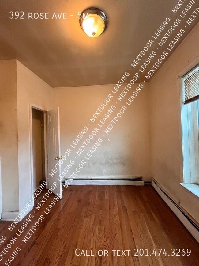 Building Photo - 392 Rose Ave