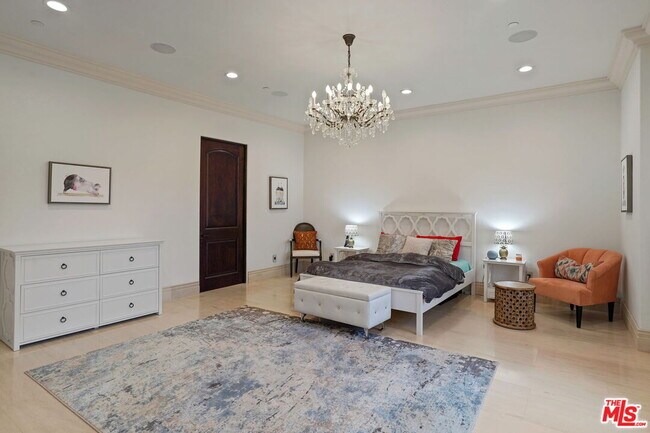 Building Photo - 20101 SW Cypress St