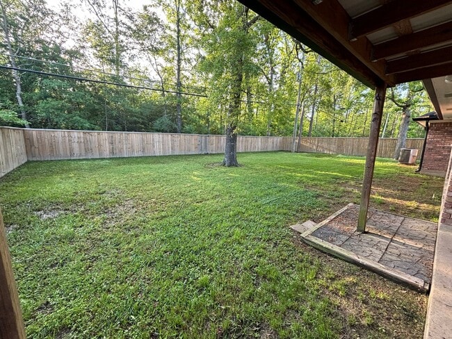 Building Photo - SPACIOUS HOME WITH FLEX ROOM