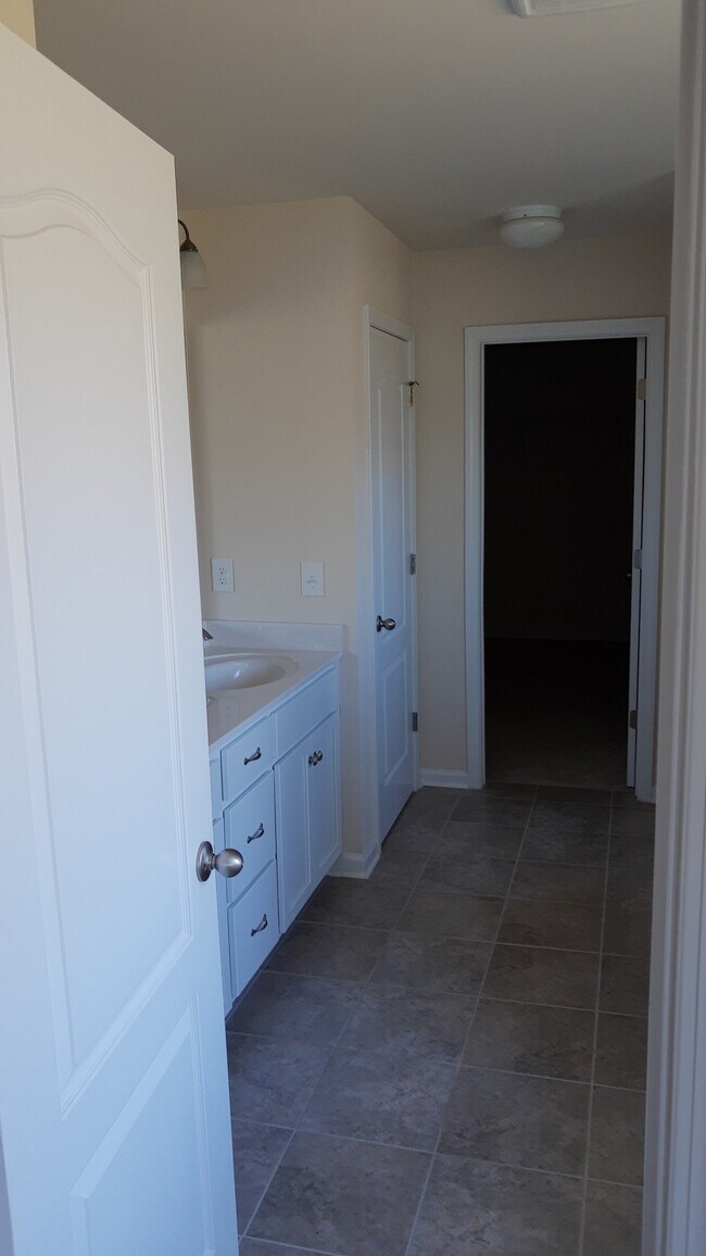 Master bath with Dual Sinks - 1024 Easley St