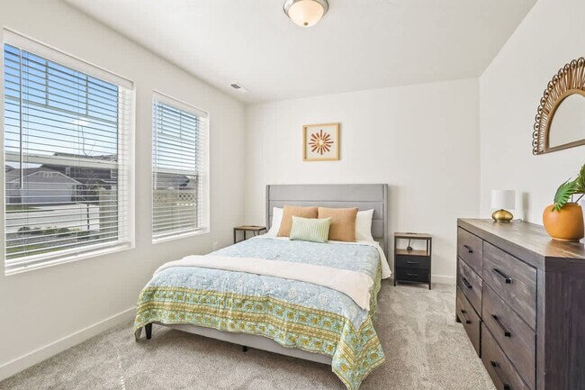 Building Photo - 10390 Crystal Ridge Dr