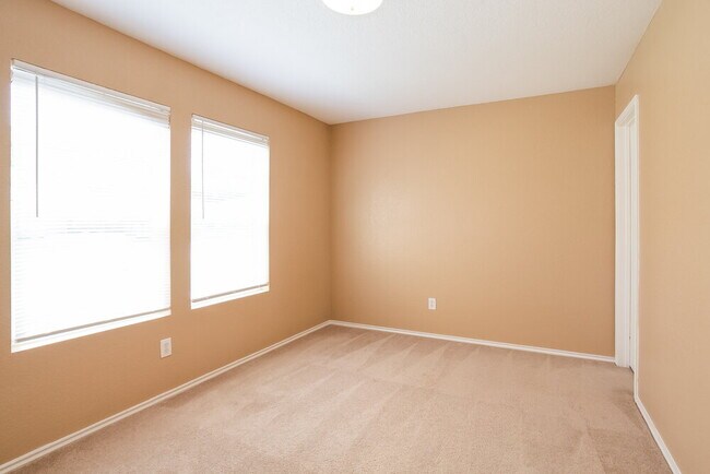 Building Photo - 2034 Vanamen Ct