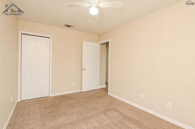 Building Photo - 1215 N Pacific Ave