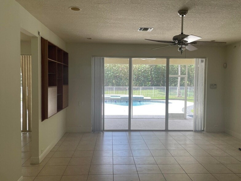 Building Photo - 10225 NW 60th Pl