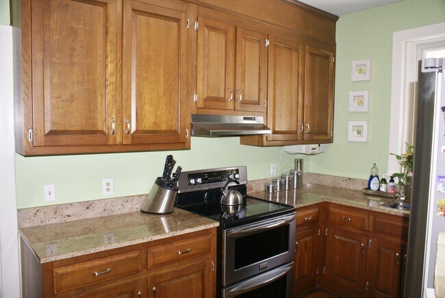 Building Photo - Fantastic Four Bedroom Home in Museum Dist...