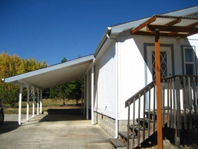 Building Photo - ~Great Updated 3 Bedroom Home in Green~