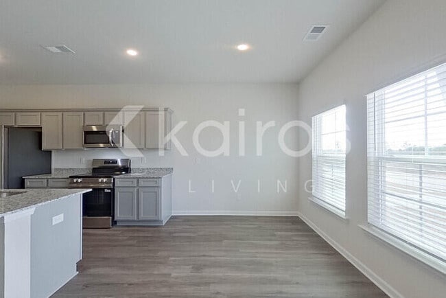 Building Photo - 2241 Banyon Cir