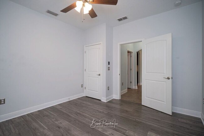 Building Photo - 8753 Bradfield Dr