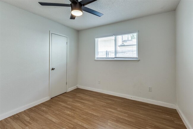 Building Photo - 7202 Carver Ave