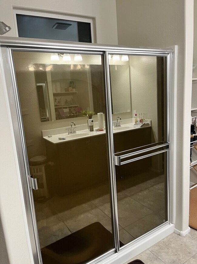 Building Photo - 4 Bedroom 2.5 Bathroom 2 Story Single Family Home