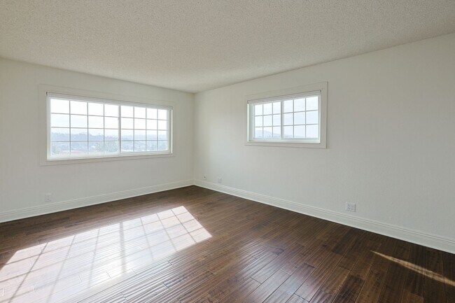 Building Photo - Spacious 4 Bed / 3 Bath Home in Desirable Nebo Hill – La Mesa (3,056 Sq Ft)