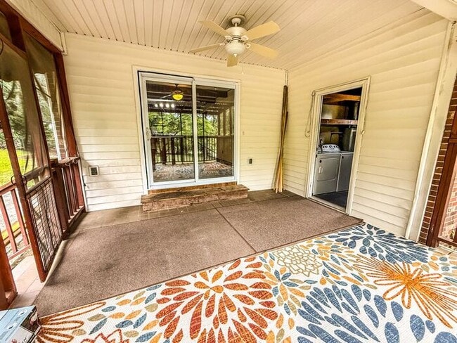 Building Photo - Spacious Ranch Home on Large Corner Lot Near North Hills