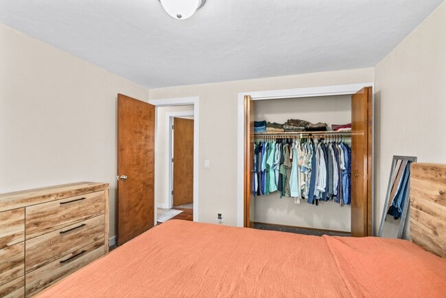 Building Photo - 1490 Carobelle Ct