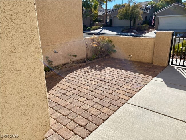 Building Photo - 2768 Cherrydale Falls Dr