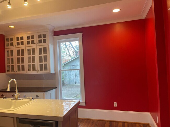 Building Photo - Sylvan Park bungalow, 4508 Park Ave.  2br,...