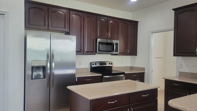 Building Photo - 563 Blue Cypress Dr