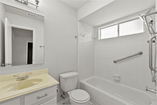 Building Photo - 12803 Rockford Dr
