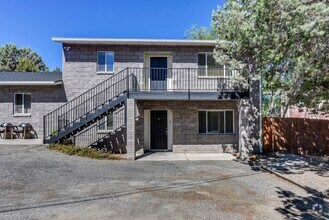 Building Photo - 114 Bradshaw Dr