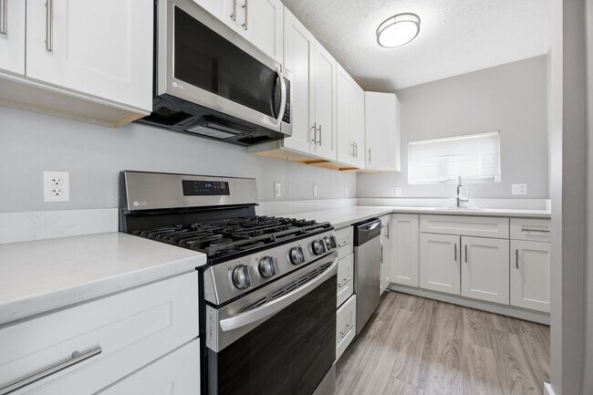 Building Photo - 827 Hinnerman St