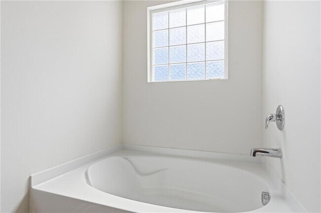 Building Photo - 296 Maple Brook Dr