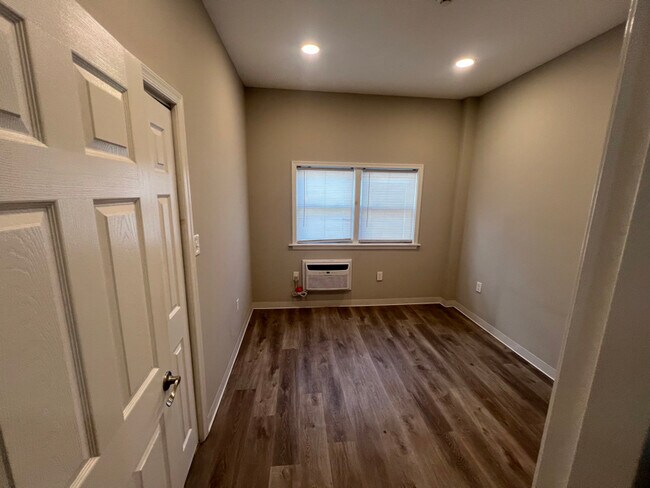 Building Photo - 7038 Woodland Ave